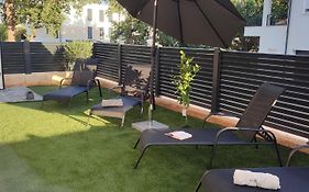 Sunny Oasis Apartment - High Ground Floor With Sunny Terrace & Private Garden!!
